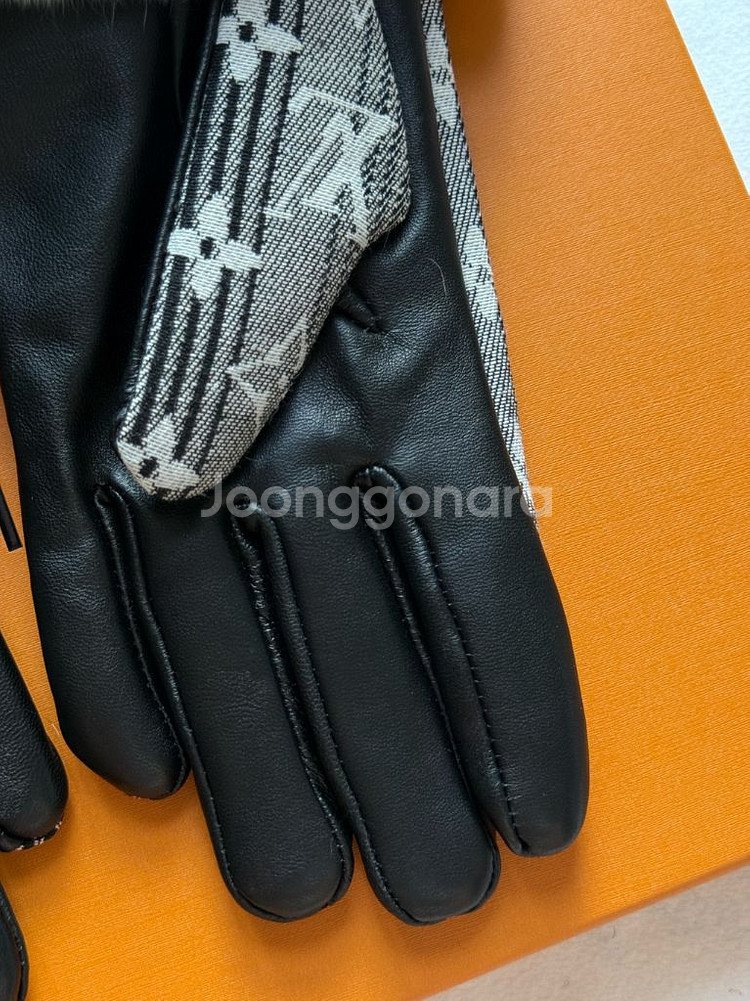 루이비통 여성장갑--3
