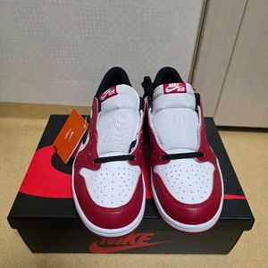 정품 나이키 에어조던 1 로우 시카고 290사이즈