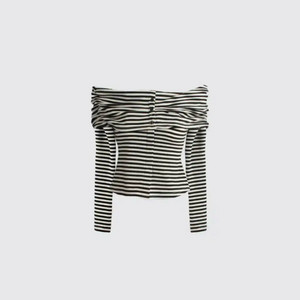 [3만 원 이상 구매 시 무료 나눔] 스트라이프 오프숄더 니트 + 라운드 별 가을겨울 니트