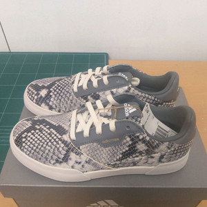 아디다스 정품 여성용 아디크로스 레트로 골프화 230 판매 합니다