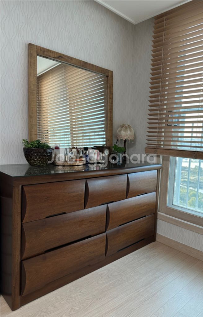 원목 서랍장 + 거울 세트--1