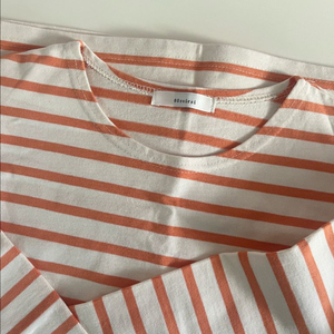 탄탄한 두께감있는 스트라이프 티셔츠