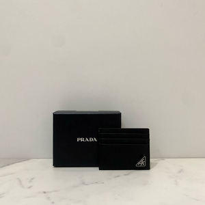 새상품급 프라다 사피아노 레더 삼각로고 카드지갑 블랙 2MC223