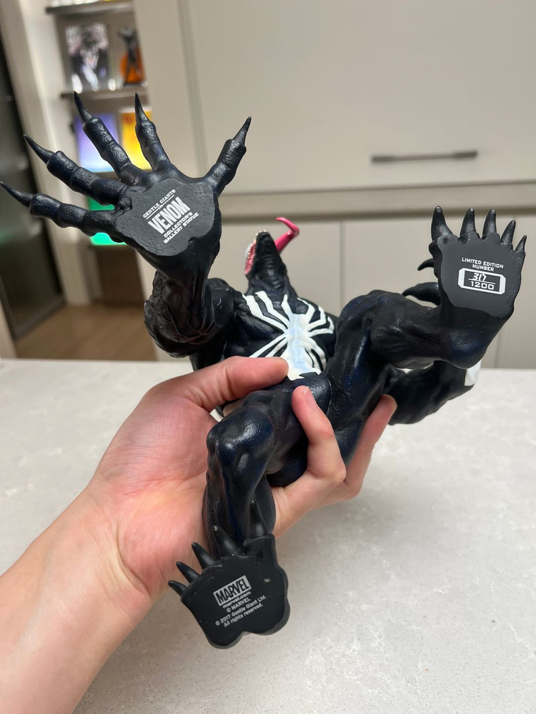 베놈 스태츄 피규어 2종 판매합니다 venom figure statue--2