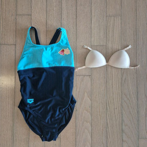 아레나 아동 수영복 80사이즈 판매합니다.