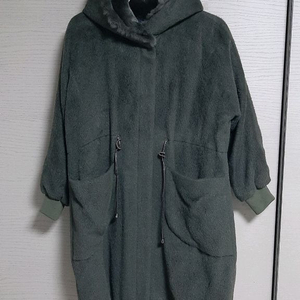 짙은카키색알파카 롱코트