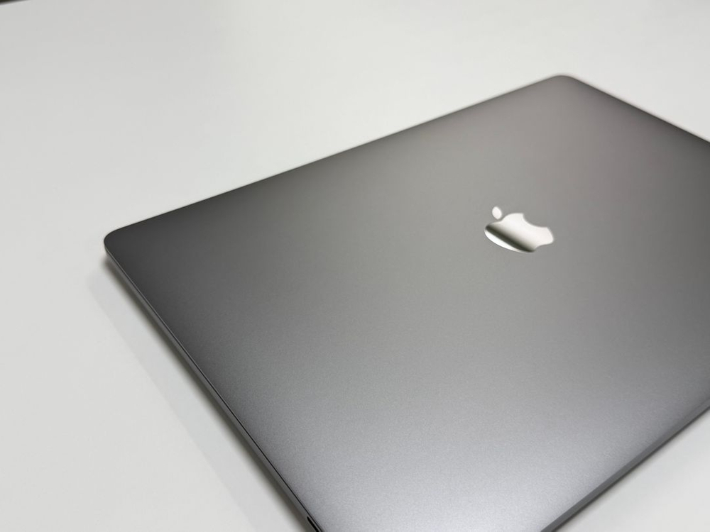 2018 맥북프로15인치 터치바 스페이스 그레이 / i9,Vega 20,16GB RAM 부품용--2