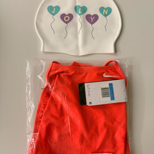 졸린 스윗멜로우, 나이키 컷아웃 브라이트크림슨 26