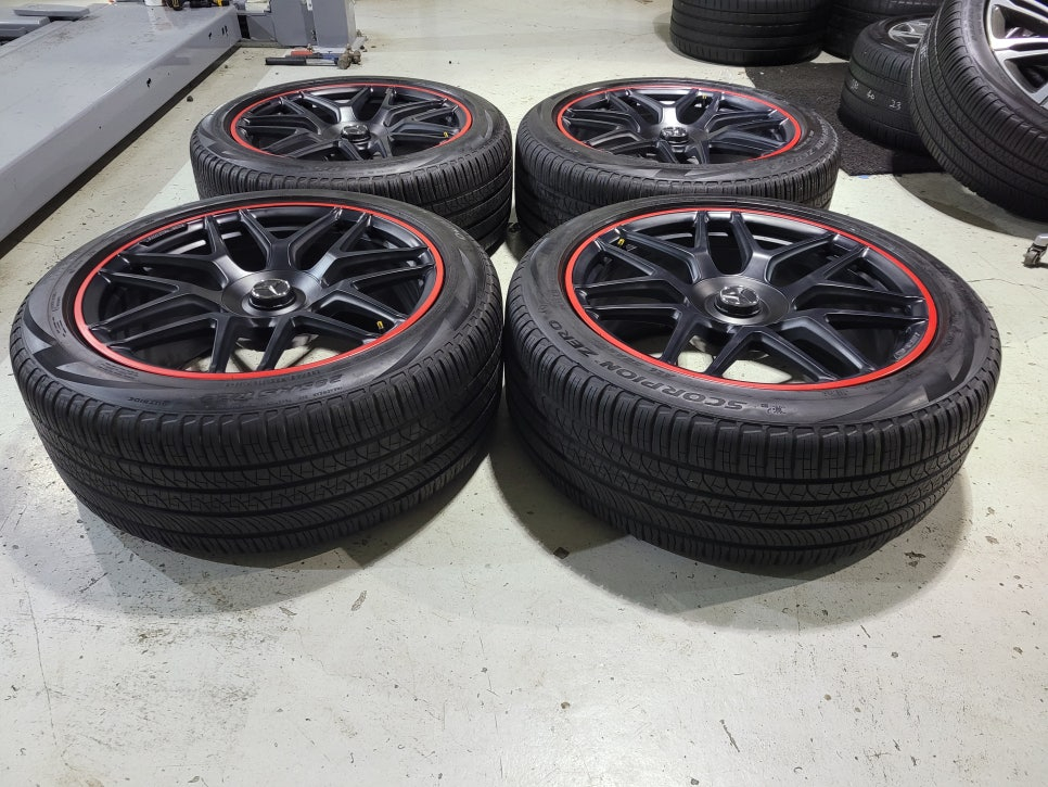 벤츠G바겐 G63AMG 퍼포먼스 에디션 22인치 순정품휠타이어 한대분 이미지