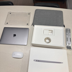 M1 맥북에어 13인치 8GB, 256 + 매직마우스2