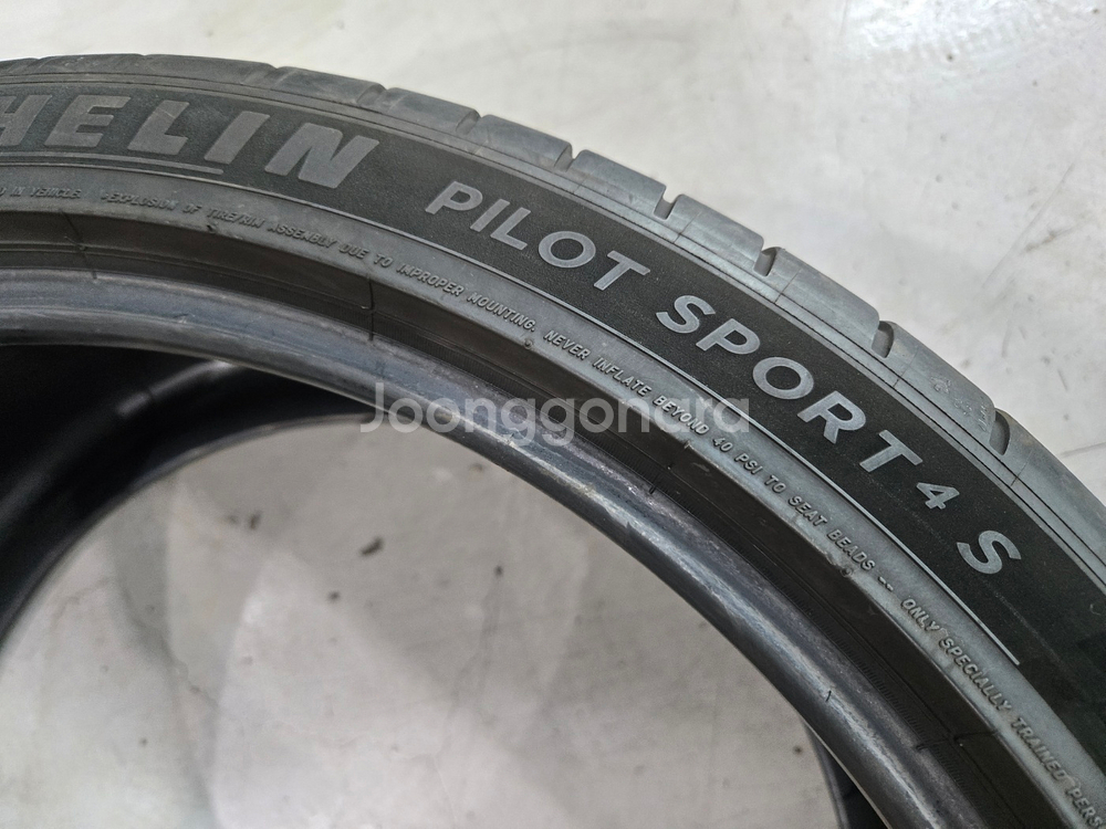 315 30 22 미쉐린PS4S 중고타이어 2본 판매합니다--3