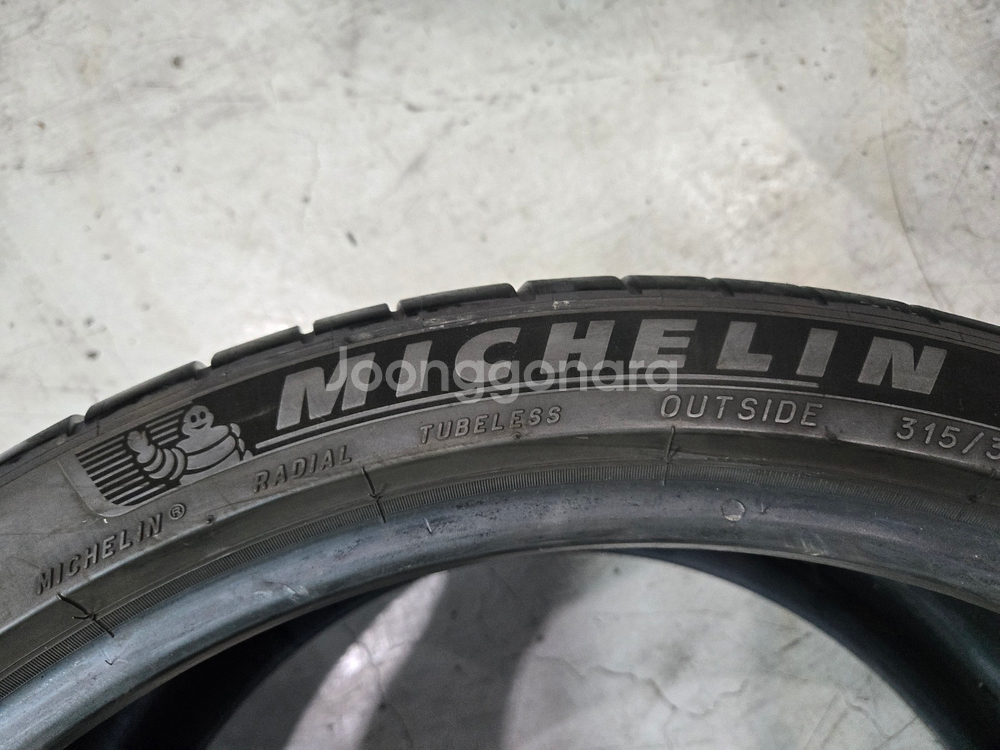 315 30 22 미쉐린PS4S 중고타이어 2본 판매합니다--2