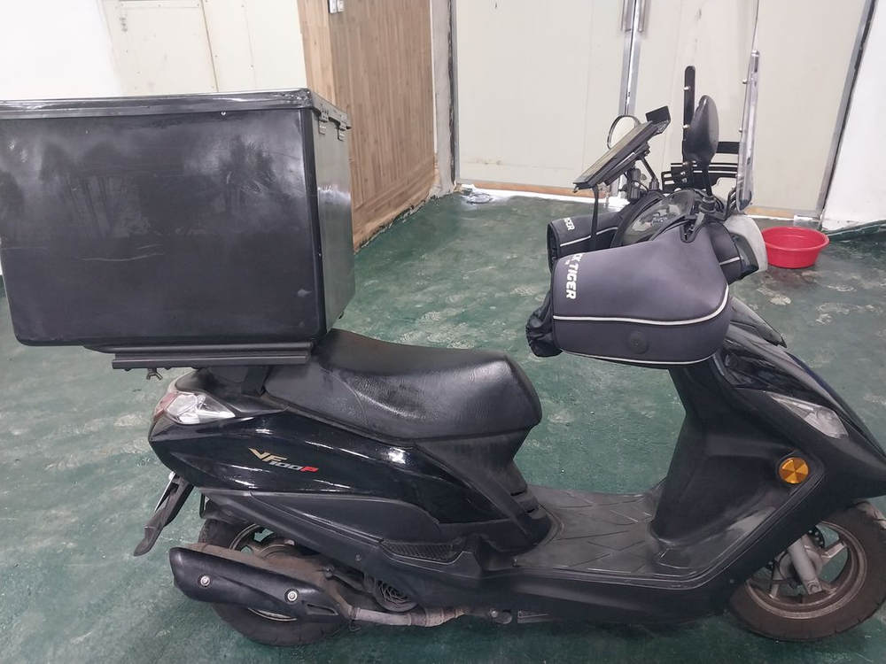 2023년식 VF100P · 1인소유 · 배달 풀세팅 · 헬멧 블박·블루투스 포함 · 최상 상태--1