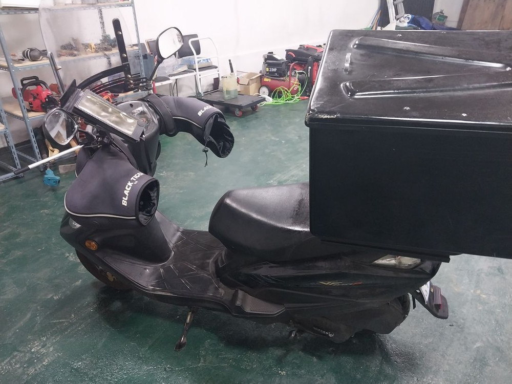 2023년식 VF100P · 1인소유 · 배달 풀세팅 · 헬멧 블박·블루투스 포함 · 최상 상태--2