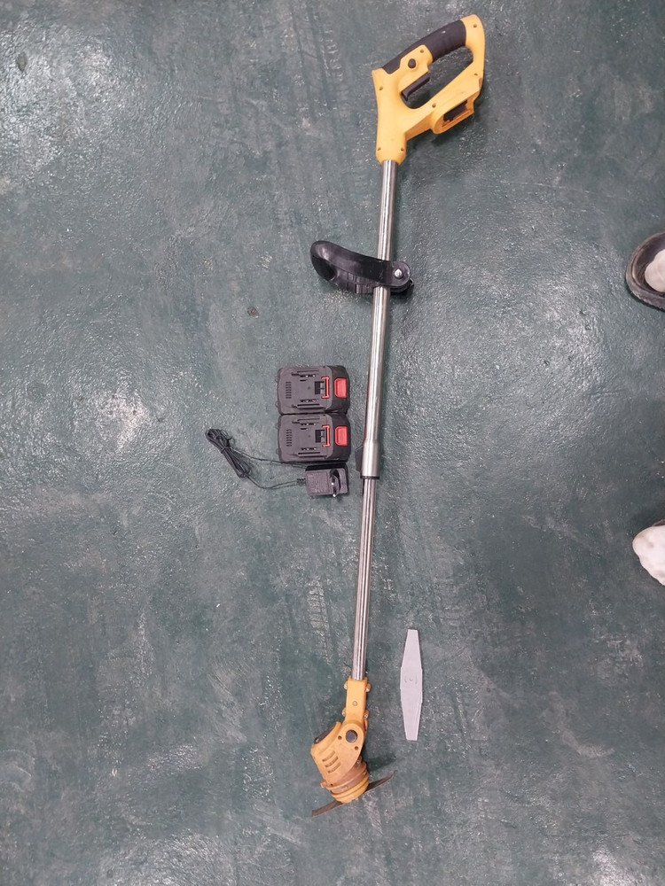 충전식 예초기 풀세트(배터리 2개+칼날 5장) / 6개월 미만 사용 / 상태 아주 좋음--1