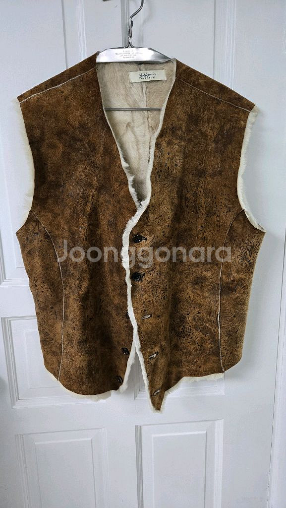 발데사리니 휴고보스 빈티지 리얼무스탕 베스트--0