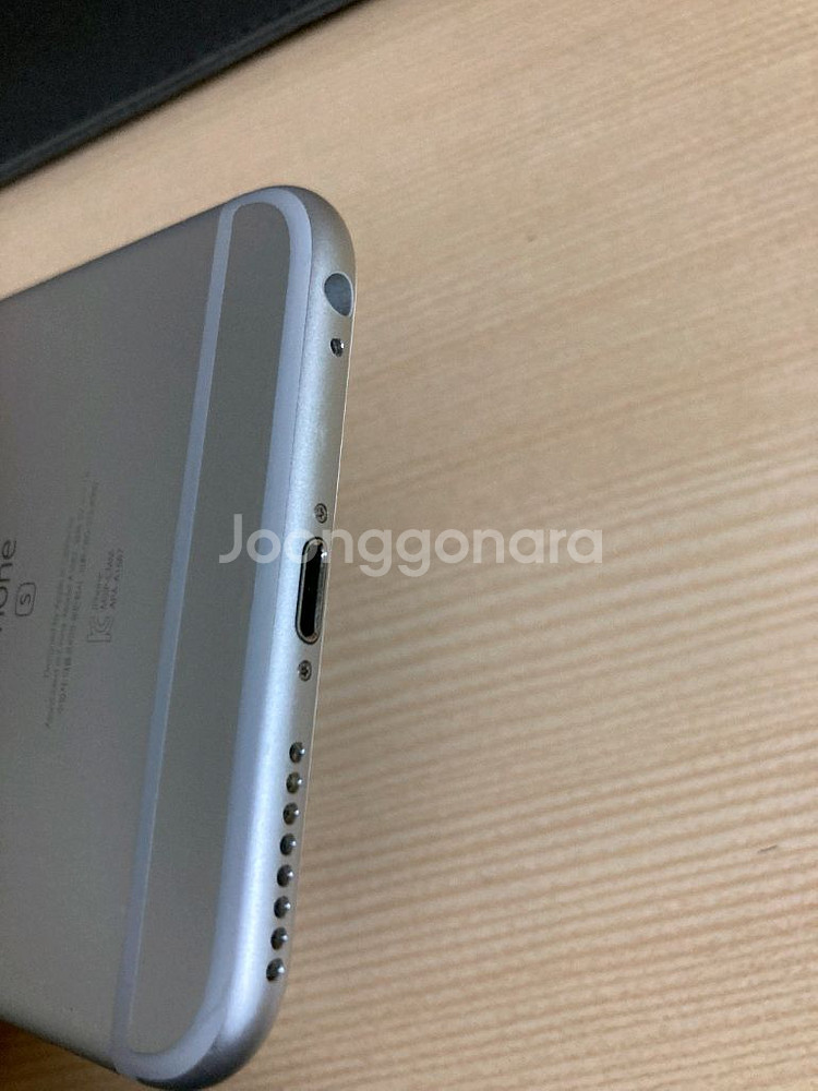 아이폰 6s plus 128GB 실버 색상 판매합니다--2