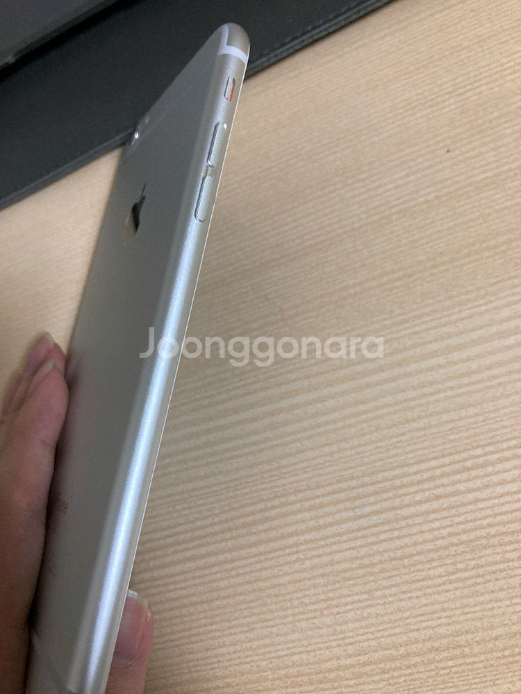 아이폰 6s plus 128GB 실버 색상 판매합니다--3