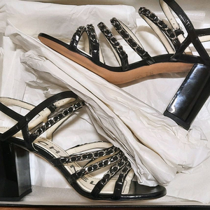 샤넬 체인 장식 레더 샌들 정품 가격인하