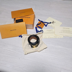 루이비통 LV 버클 벨트 이미지