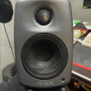 제네렉 8010a 8인치 액티브 모니터 스피커 이미지