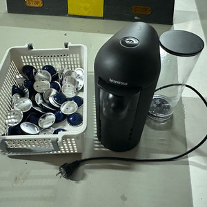 네스프레소 버츄오 플러스 GCB2 커피머신 팝니디