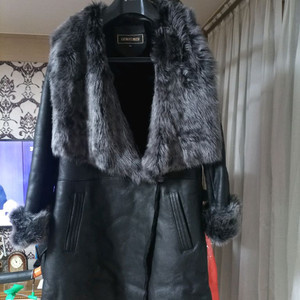 죠르쥬레쉬 천연양가죽 퍼코트사이즈 88 105~110