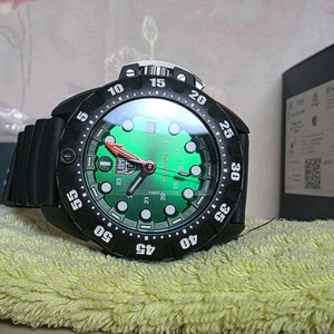 루미녹스 1567 프로다이버 헐크 판매합니다