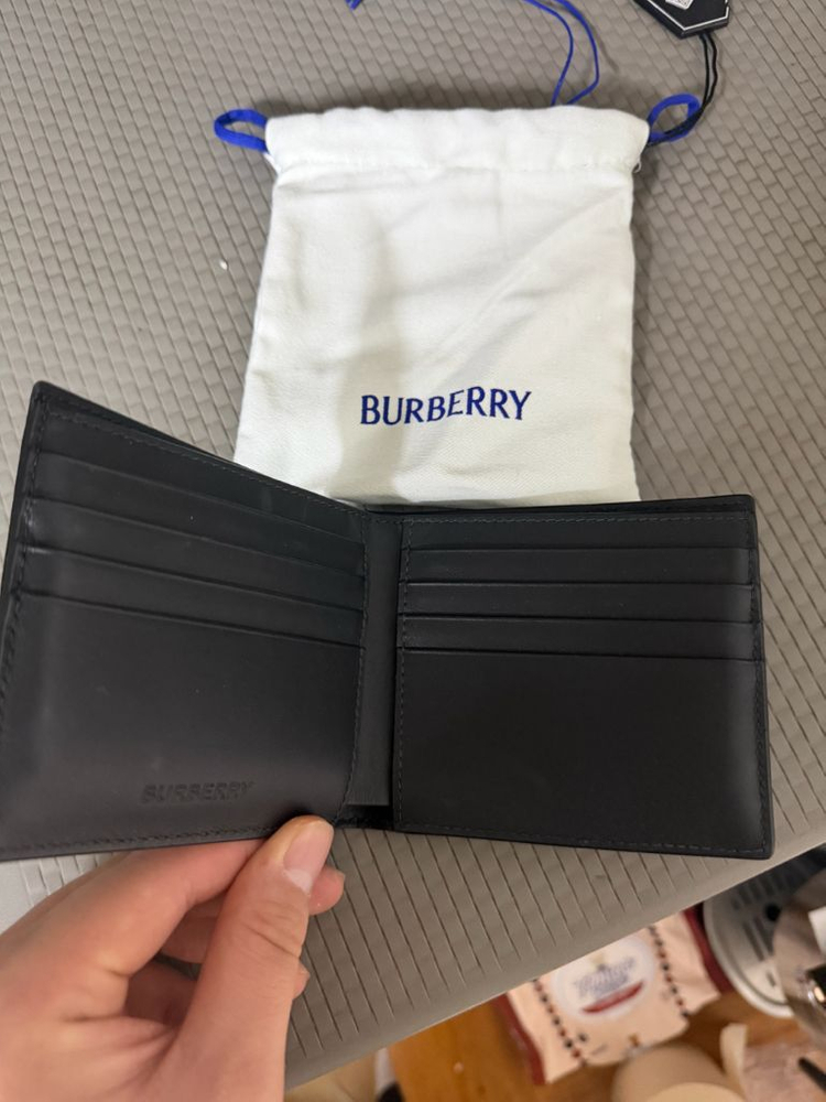 버버리 남성 반지갑 이미지