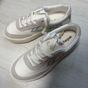 페이유에 운동화 225 (새상품)