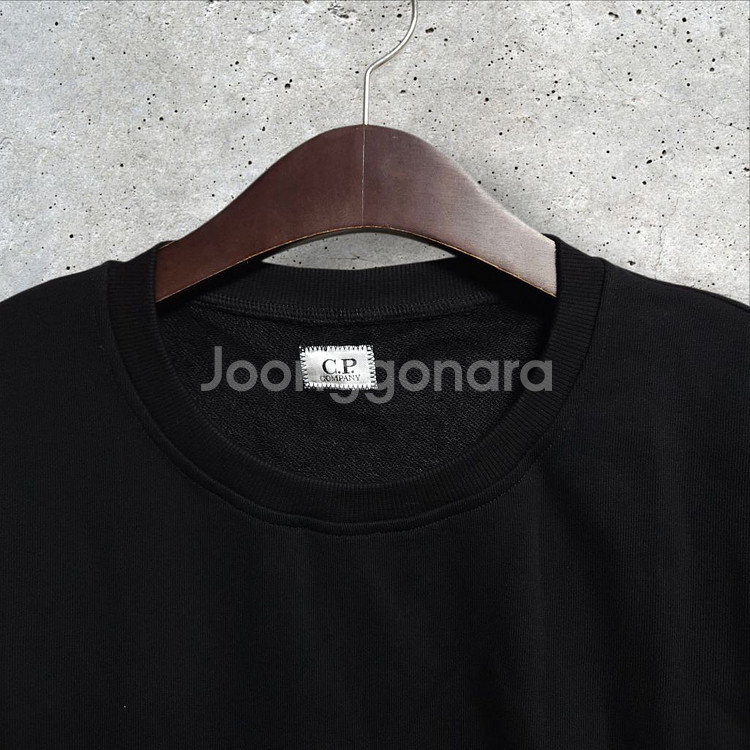 CP컴퍼니 렌즈와펜 맨투맨 (110/2XL)--1