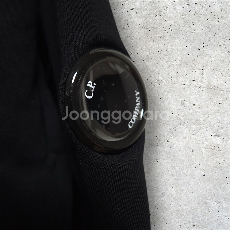 CP컴퍼니 렌즈와펜 맨투맨 (110/2XL)--2