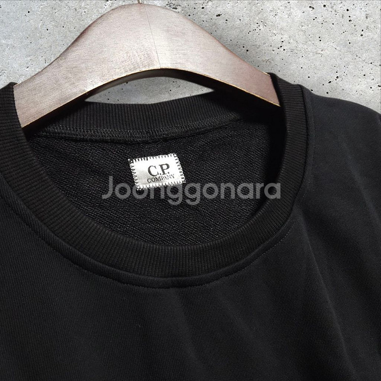 CP컴퍼니 렌즈와펜 맨투맨 (110/2XL)--3