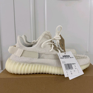 아디다스 이지부스트 350 V2 본 이미지