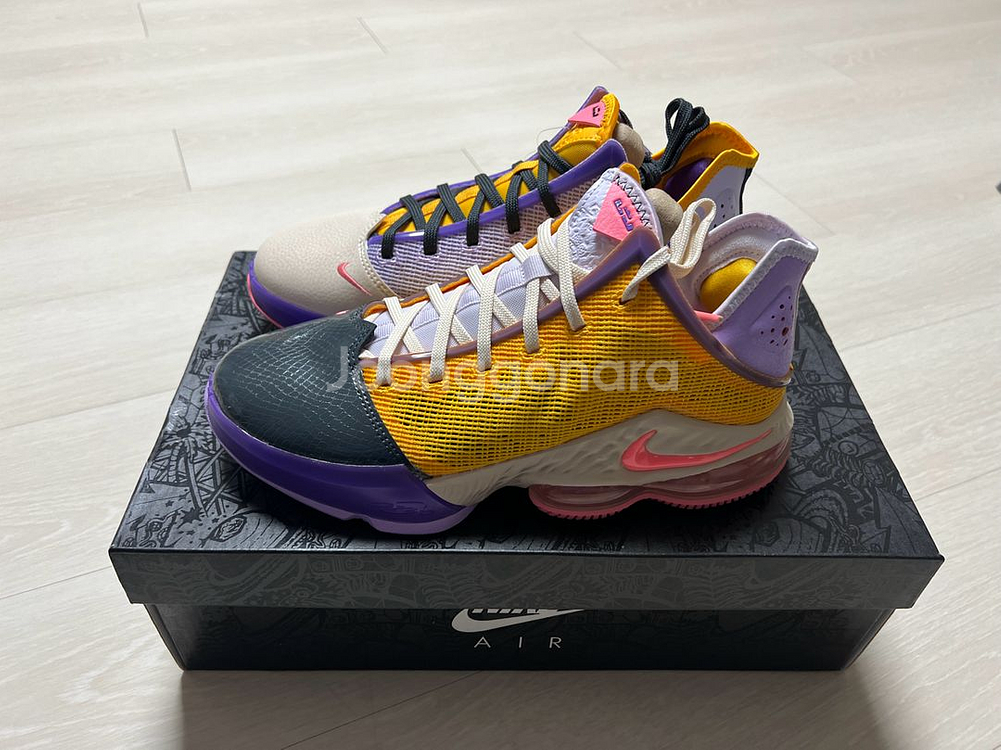 르브론19 로우 새상품 260사이즈--2