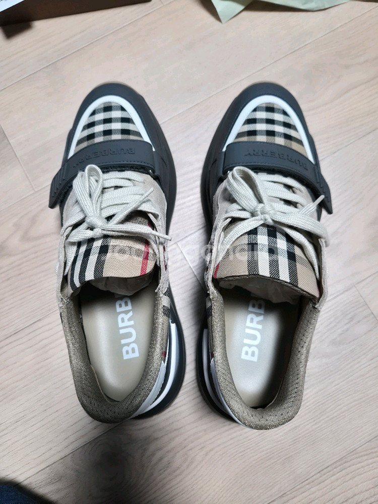 버버리 스니커즈 44사이즈--0
