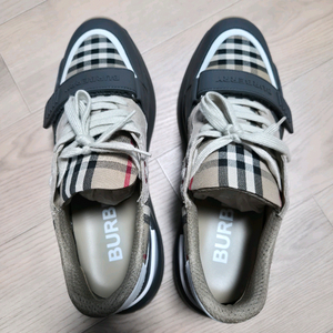 버버리 스니커즈 44사이즈