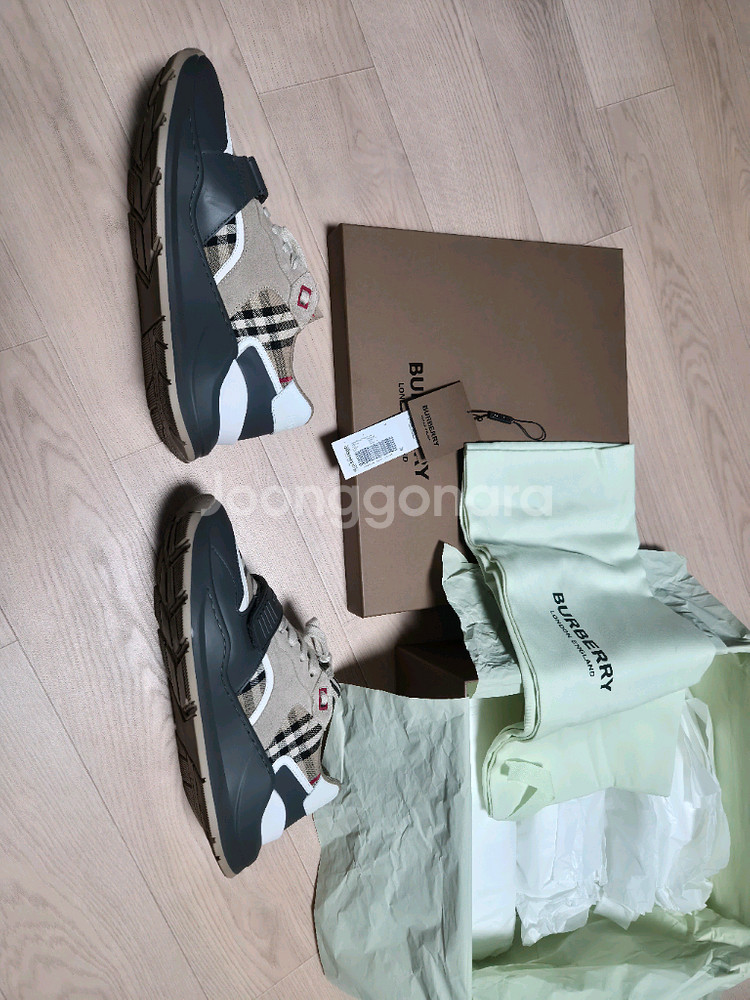 버버리 스니커즈 44사이즈--3