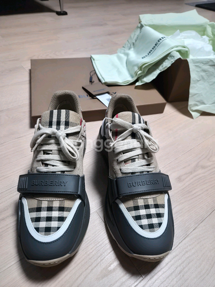 버버리 스니커즈 44사이즈--4