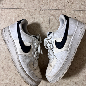 나이키 에어포스1 흰검 270