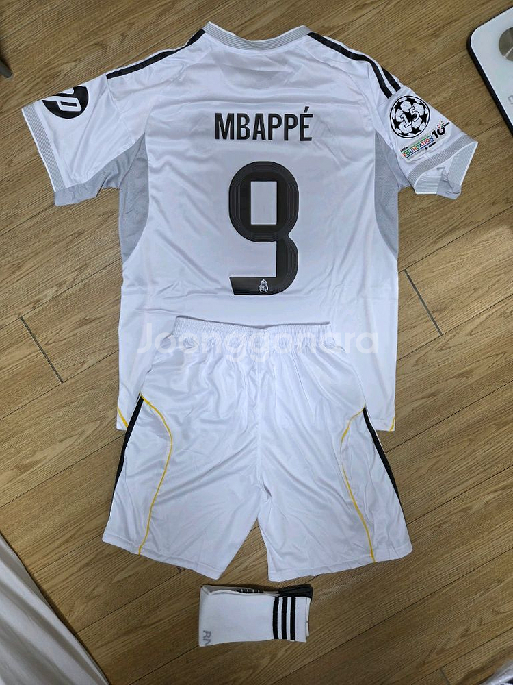 25-26시즌 레알마드리드 음바페 벨링엄 홈 어웨이 축구 유니폼 축구복 상하의세트 새상품 판매--1