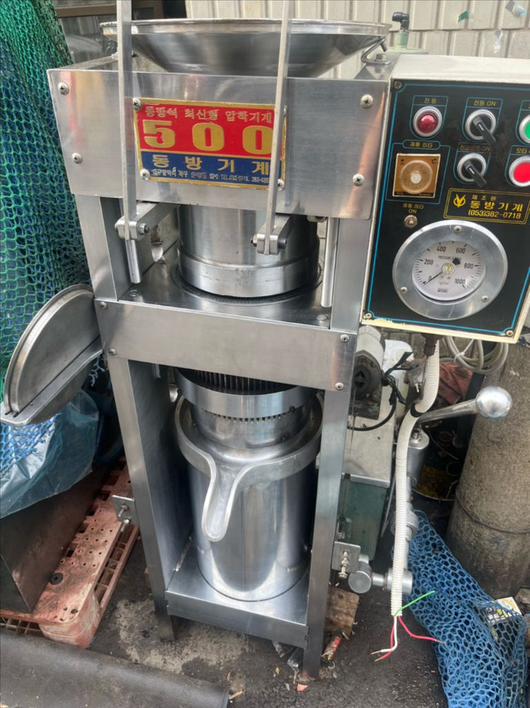 참기름 기계, 기름짜는 기계, 볶음 솥, 정선기(깨식혀주는 기계) 핍니다. 이미지