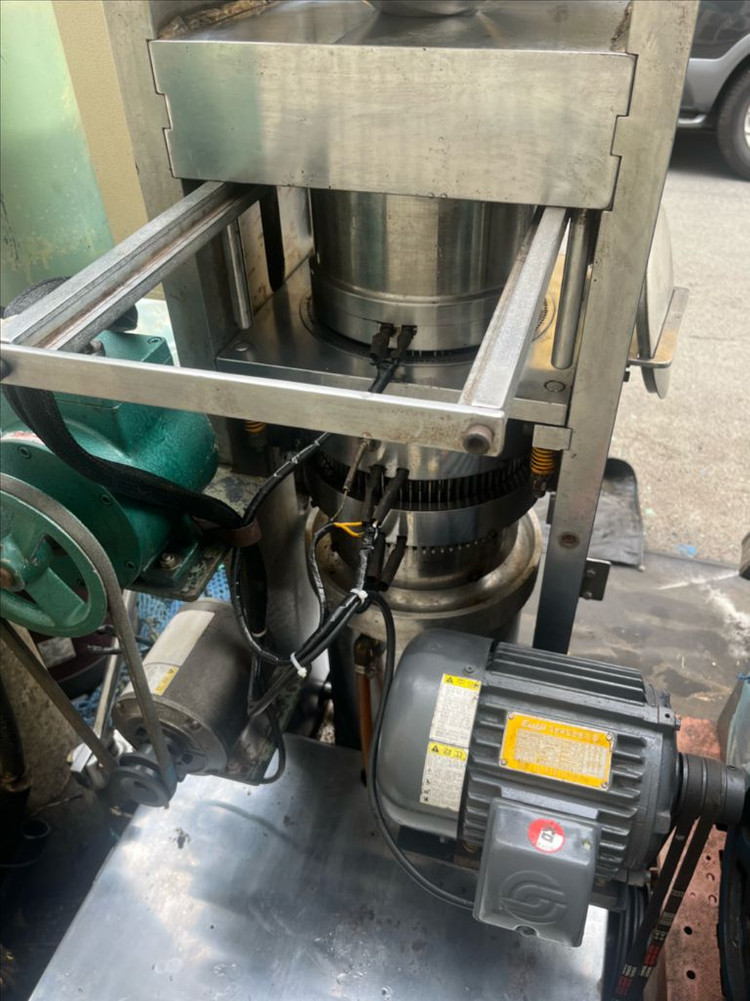 참기름 기계, 기름짜는 기계, 볶음 솥, 정선기(깨식혀주는 기계) 핍니다. 이미지