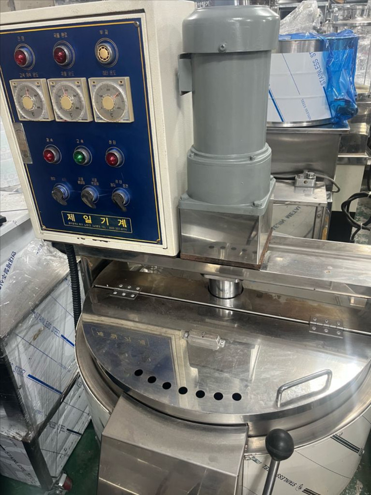 참기름 기계, 기름짜는 기계, 볶음 솥, 정선기(깨식혀주는 기계) 핍니다. 이미지