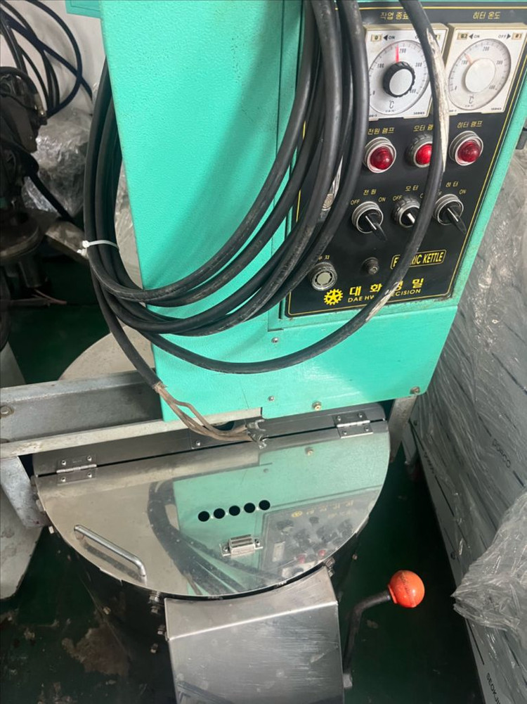 참기름 기계, 기름짜는 기계, 볶음 솥, 정선기(깨식혀주는 기계) 핍니다. 이미지