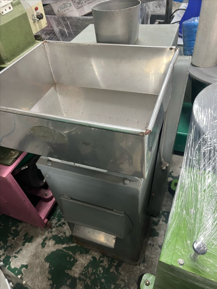 참기름 기계, 기름짜는 기계, 볶음 솥, 정선기(깨식혀주는 기계) 핍니다. 이미지