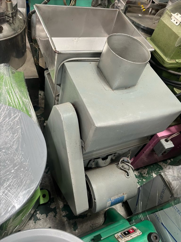 참기름 기계, 기름짜는 기계, 볶음 솥, 정선기(깨식혀주는 기계) 핍니다. 이미지