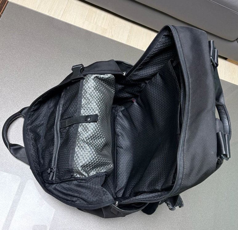 정품.투미르준백팩(블랙.상태깨끗좋음--7