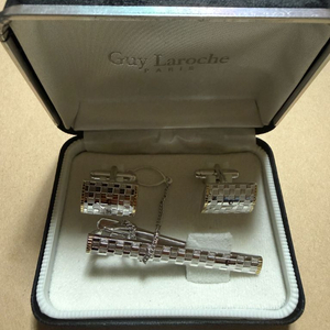 Guy Laroche 넥타이핀 & 커프스 세트