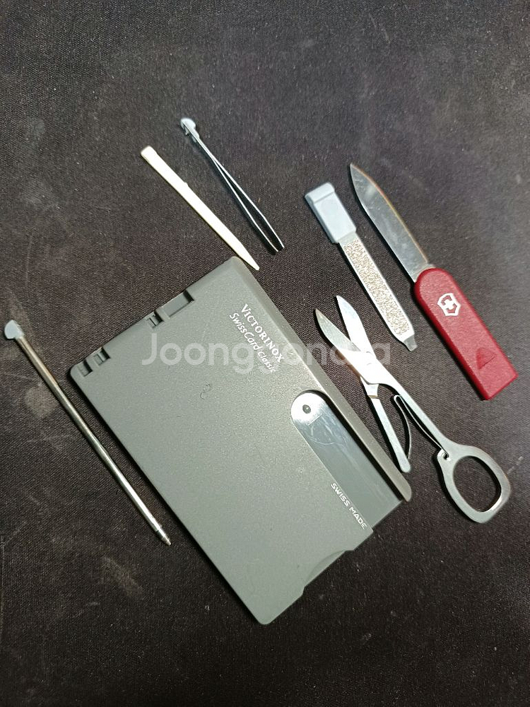 빅토리녹스 멀티툴 스위스카드 클래식--3
